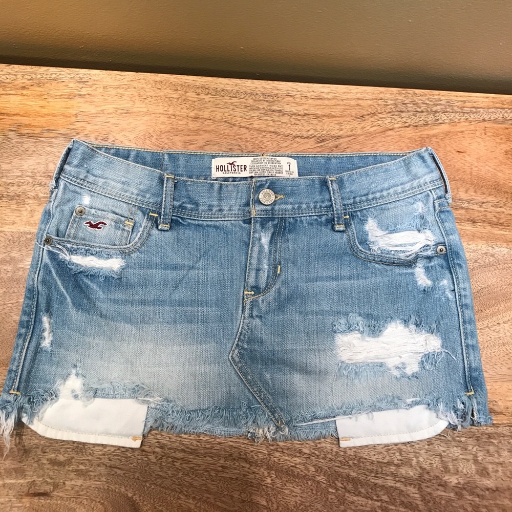 Hollister juniors size 1  distressed jean skirt